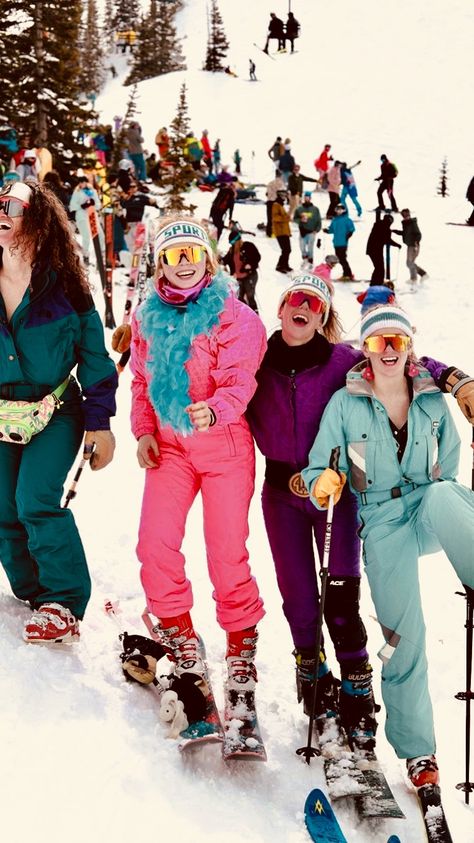 70s Ski Outfit, Vintage Ski Pictures, Retro Snowboarding Outfit, 70s Ski Fashion, 80s Skiing Outfit, Apres Ski 80s, Aspen Ski Party Outfit, Ski Lodge Aesthetic Outfits, Vintage Ski Aesthetic