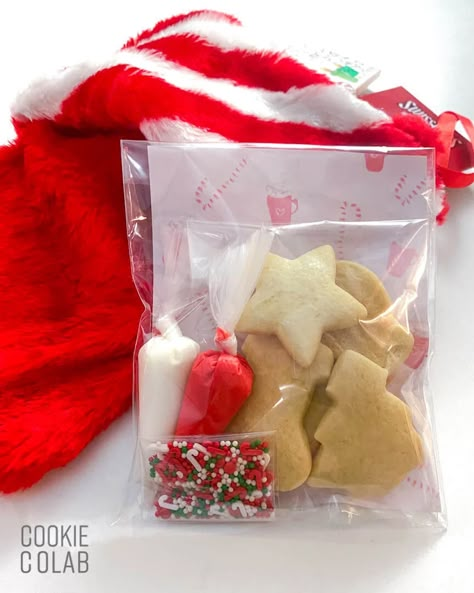 Diy Christmas Cookie Kit, Diy Cookie Decorating Kit For Kids, Christmas Diy Cookie Kit, Holiday Cookie Packaging, Diy Christmas Cookie Decorating Kit, Cookie Decorating Kits Diy, Halloween Cookie Decorating Kit, Cookie Kits Packaging, Cookie Kit Ideas