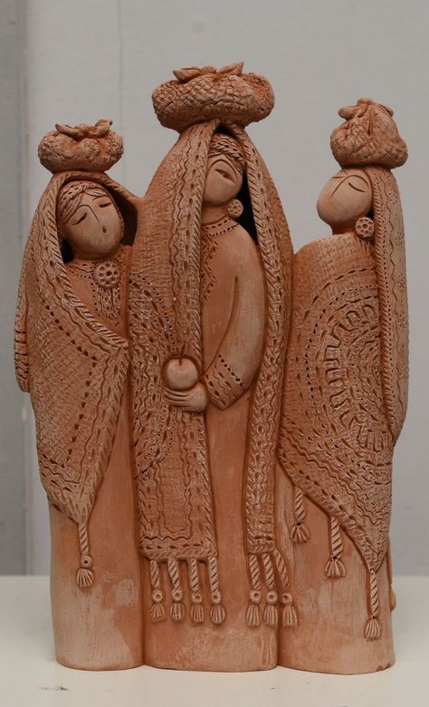 Real Clay Ideas, Terracotta Art Sculpture, Teracotta Clay Ideas, Ignoring People, Terracotta Sculpture, Ceramic Sculpture Figurative, Afrique Art, Ceramic Art Sculpture, Sculpture Art Clay