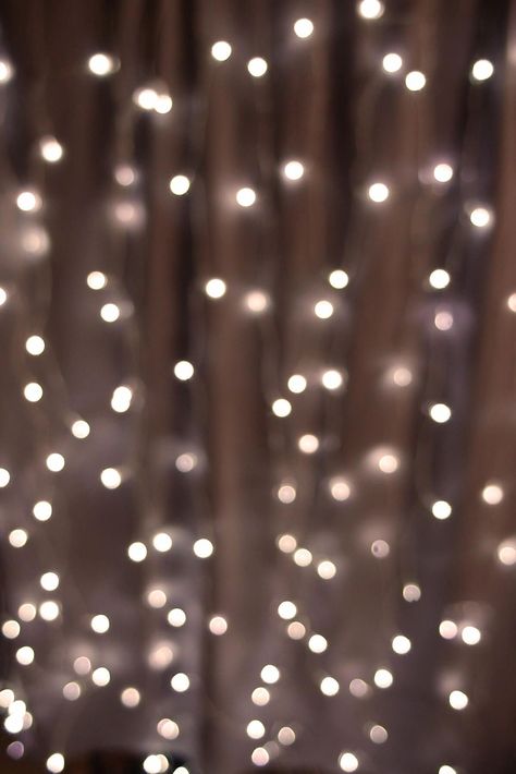 Bouquet Succulent, Christmas Lights Wallpaper, White Christmas Lights, Led Curtain Lights, Iphone Wallpaper Lights, Sparkle Wallpaper, Led Curtain, White Lights, 背景 シンプル