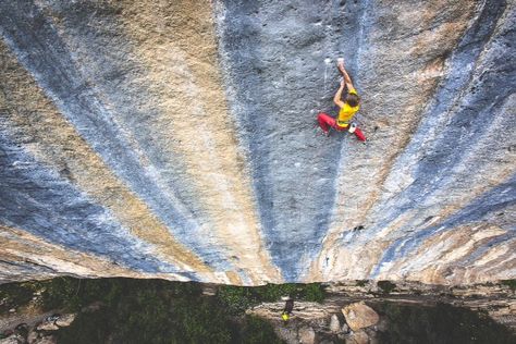 Alex Megos continues to blow our minds. Over the weekend, he repeated Biographie (5.15a) at Ceüse, France needing just three tries to redpoint the route. Solo Climbing, Blogger Poses, Trad Climbing, Sport Climbing, Rock Climbers, Adventure Photographer, Big Photo, Travel Channel, Extreme Sports