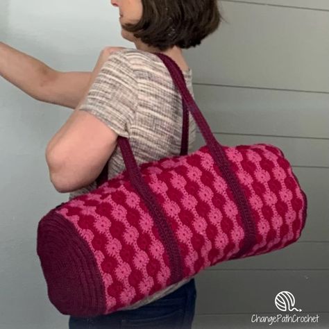 Catherine Wheel Stitch, Weekender Bag Pattern, Duffle Bag Patterns, Bag Crochet Pattern, Crochet Hack, Sew Zipper, Simply Knitting, Free Yarn, Bag Pattern Free