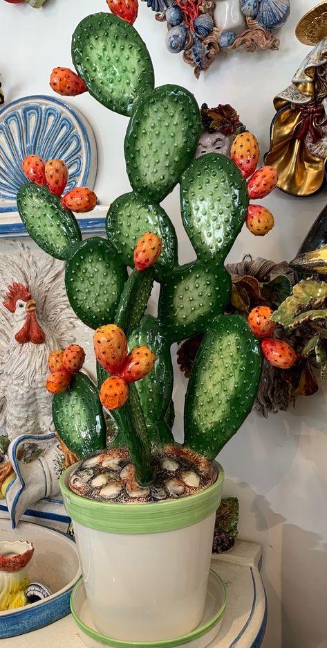 Cactus Ceramic Ideas, Ceramic Cactus Sculpture, Ceramic Cactus Pottery, Pottery Decorating Ideas, Cactus Pottery, Cement Clay, Clay Cactus, Cactus House, Ceramic Cactus