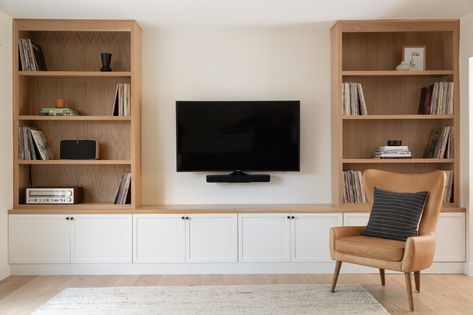 Media Unit Decor, Built In Tv Cabinet, Oak Shelving, Media Walls, Custom Living Room, Tv Built In, Built In Shelves Living Room, Living Room Wall Units, Living Room Built Ins