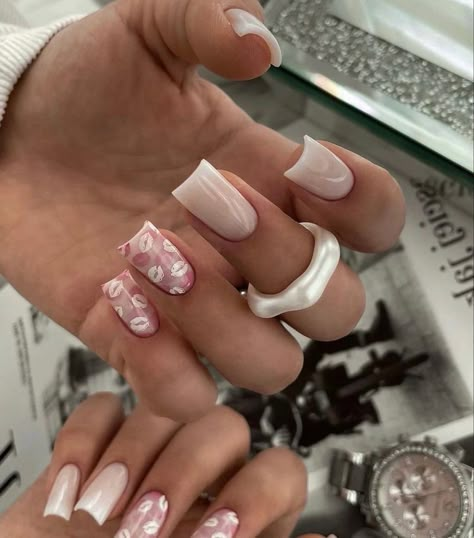 Get your fingertips ready for the most glamorous night of the year with these fabulous New Year’s nails that scream celebration! Lilac Nails, Milky Nails, Wow Nails, Subtle Nails, Grunge Nails, Minimal Nails, Casual Nails, Work Nails, Nails 2023