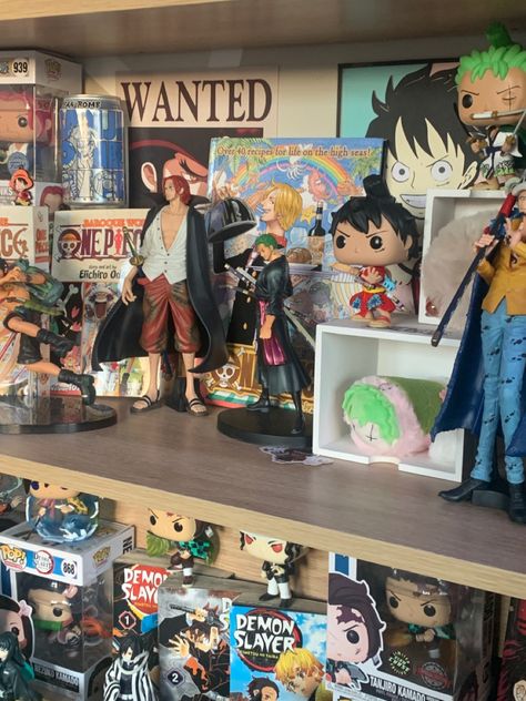 Funko Pop Display Ideas, Disney Funko Pop, Star Wars Funko Pop, Marvel Funko Pop, Anime Shelf, Anime Bedroom Ideas, Best Funko Pop, Funko Pop Display, Figurine Display