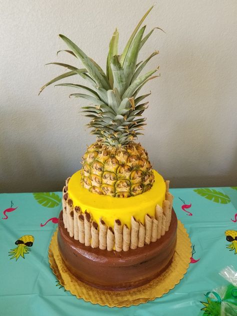 Party like a pineapple! Simple birthday cake. Bday Cake For Husband, Hawaii Cake, Cake For Husband, Luau Theme, Luau Birthday, Simple Birthday, Simple Birthday Cake, Bday Cake, Luau Party