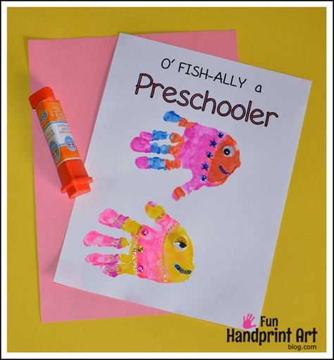 1st Day of School Handprint Craft First Day Of School Crafts, Handprint Fish, Preschool First Week, Handprint Alphabet, Welcome To Preschool, Preschool First Day, O Fish Ally, Welcome To School, All About Me Preschool