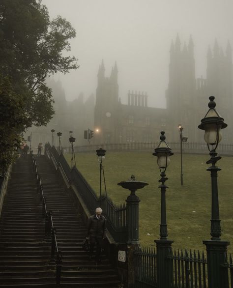 European City Photography, Historic City Aesthetic, Misty City Aesthetic, British Town Aesthetic, Foggy Edinburgh, Old Street Aesthetic, Cobblestone Aesthetic, Edinburgh Fall, Old Architecture Aesthetic