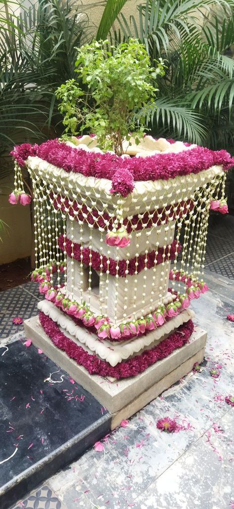 Tulsi Pot Decoration Ideas, Tulasi Vivah Decoration, Mandir Decoration With Flowers, Tulsi Puja Decoration, Tulsi Decoration Ideas, Tulsi Plant Decor, Tulsi Vivah Decoration At Home, Flower Decorations For Home Indian Pooja, Tulsi Pooja Decoration