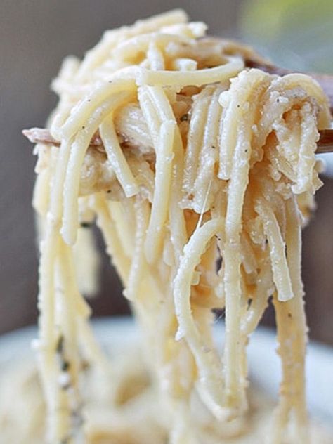 Butter Sauce For Pasta, Spagetti Recipe, Parmesan Spaghetti, Week Night Dinners, Lo Carb Recipes, Butter Pasta, Square Recipes, Pasta Water, Parmesan Pasta