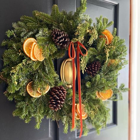 Christmas Wreath with Dried Oranges | A Homemade Living Wreath Dried Oranges, Native Wreaths, Wreath With Dried Oranges, Wreath With Oranges, Herb Decor, Orange Christmas Decor, Orange Decorations, Homemade Christmas Wreaths, Home Gate