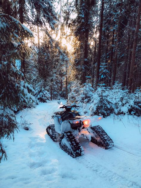 Riding a Snowmobile: The Ultimate Beginner’s Guide ❄️ New to snowmobiling? This ultimate guide has everything you need to know before your first ride! Luxury Lifestyle Travel, Polaris Snowmobile, Lifestyle Travel, Snowmobile, Beginners Guide, Travel Food, Top Tips, Luxury Lifestyle, Need To Know