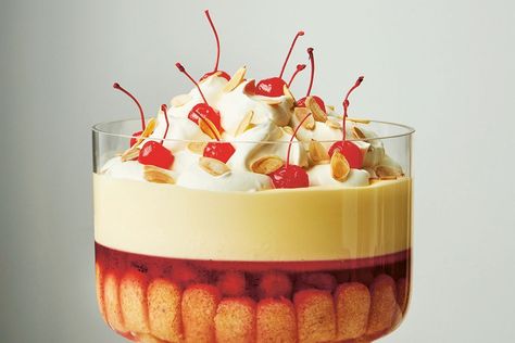 Sherry Trifle, Fruit Fool, Fruit Trifle, Berry Trifle, Trifle Recipes, Layered Dessert, New Years Eve Food, British Desserts, Free Woman