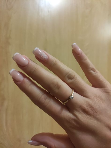 French Tips And Snowflakes, French Nails With Snowflake, French Nails Snowflake, French Tips With Snowflakes, French Tip With Snowflake, Evil Eye Nails, Simple Snowflake, Christmas Gel, White French Tip