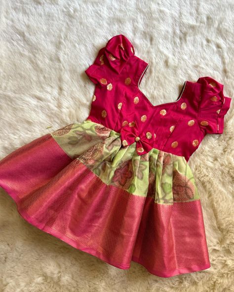 That urge to dress them up all DESI! Kanchi Pink and Nature Green - Pochampalli Designer Silk Ethnic Wear for Baby Girl Instock: 0-3 Years www.babynmeindia.com 🔎POCGREKANFRO Baby Silk Frocks Designs, Traditional Dresses For Baby Girl, Pattu Langa For New Born Baby, Pattu Frocks For Baby Girl, Baby Pattu Frocks Designs, Ethnic Wear For Baby Girl, Baby Girl Dresses Indian, Kids Designer Outfits, Traditional Baby Dresses