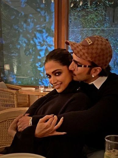 Kathak Dance, Deepika Ranveer, Kiss Pictures, Bollywood Couples, Childhood Photos, Ranveer Singh, Bollywood Actors, Bollywood Stars, Deepika Padukone