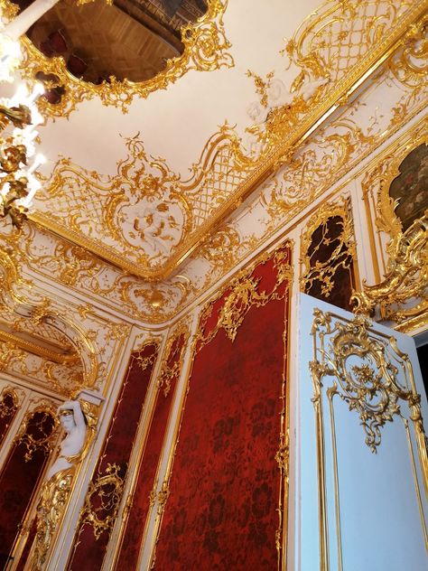 Red White And Gold Aesthetic, Red White Gold Aesthetic, Red And Gold Aesthetic Royal, Gold Red Aesthetic, Red And Gold Room, Gold Princess Aesthetic, Red And Gold Aesthetic, Rococo Ceiling, Lucifer Cosplay