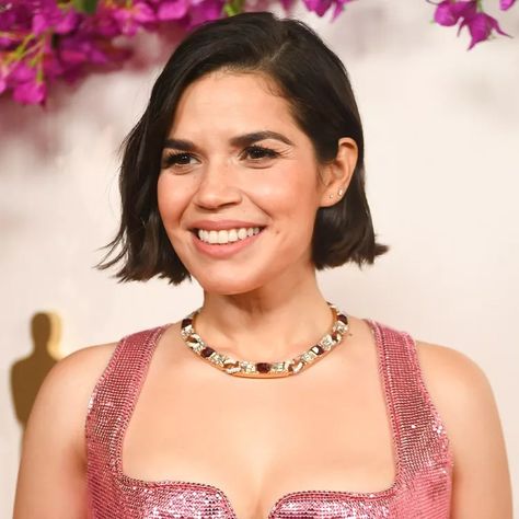 How America Ferrera Got Her Effortless Flippy Bob for the Oscars America Ferrera Hair, Flippy Bob, Oscar Hairstyles, Summer Hair Trends, Glam Waves, Styling Mousse, America Ferrera, Choppy Bob, Hair 2024