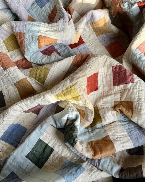 Linen Patchwork Quilt, Modern Minimalist Quilt, Baby Blanket Quilt Pattern, Aesthetic Quilts, Quilted Aesthetic, 2 Color Quilts, Blue And Green Quilt, Quilt Aesthetic, Color Block Quilt