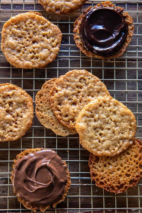 46 Christmas Cookie Recipes To Bake This Holiday Season Chocolate Lace Cookies, Easy Hot Chocolate, Iced Pumpkin Cookies, Oatmeal Lace Cookies, Easy Christmas Cookies, Chocolate Lace, Crispy Chocolate Chip Cookies, Salted Chocolate Chip Cookies, Lace Cookies