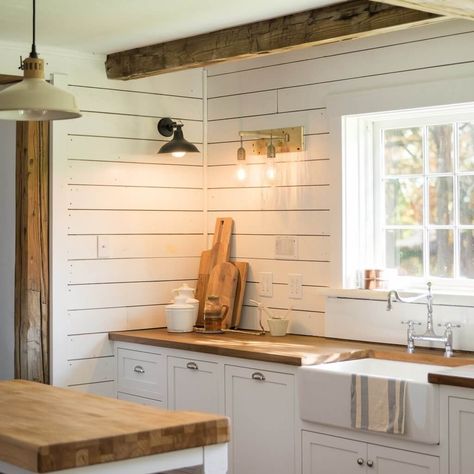 11 Stunning White Kitchen Backsplash Ideas to Refresh Your Space 8 White Kitchen Backsplash Ideas, Backsplash Design, Farmhouse Contemporary, White Kitchen Backsplash, White Tile Backsplash, 3d Tiles, Kitchen Backsplash Designs, Kitchen S, Modern Marble