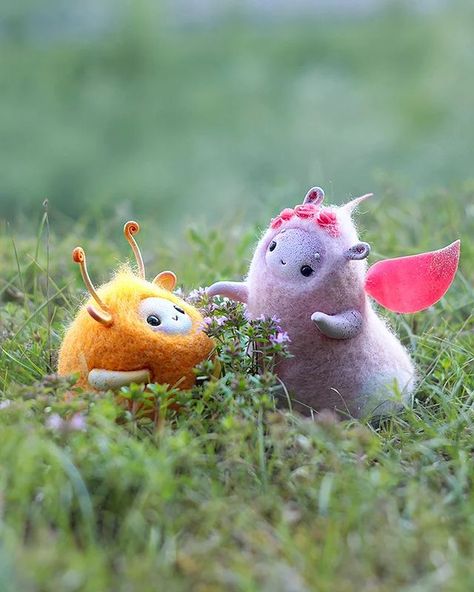 Today the fairy gives a lesson in flower magic. | Instagram Needle Felting Fairy, Felting Fairy, Flower Magic, Felt Craft Projects, Clay Diy Projects, Sewing Stuffed Animals, Felt Embroidery, Forest Creatures, Felting Tutorials