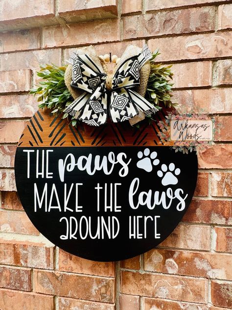 Pet Door Hangers, Dog Door Hangers Wooden, Popular Door Hangers, Dog Diy Crafts, Christmas Door Hangers Wooden, Paw Print Door Hanger, Door Hanger Ideas, Boho Farmhouse Style, Dog Door Hanger