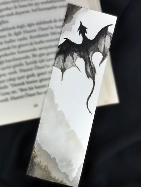 Sketches For Bookmarks, Dragon Book Mark, Book Marks Ideas Aesthetic, Book Mark Drawings, Fantasy Book Mark Ideas, Book Mark Ideas Watercolor, Book Mark Ideas Creative Aesthetic Cute, Fantasy Bookmark Ideas, Book Mark Drawing Ideas