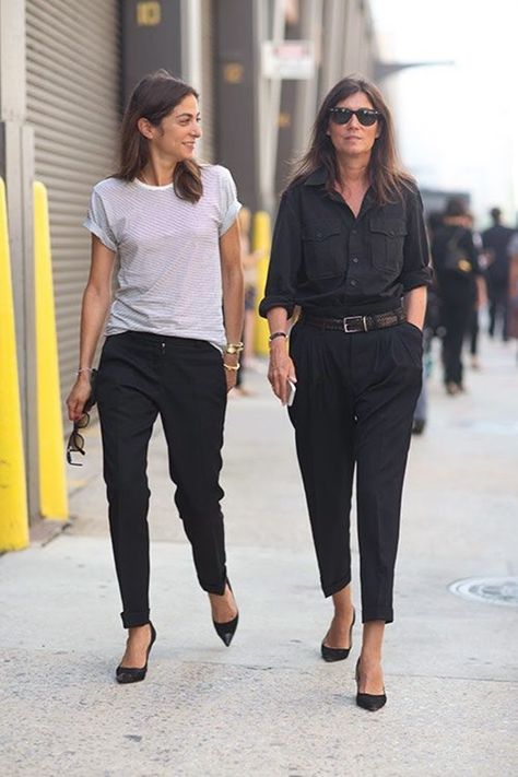 Fashion and style: How to dress like French editor Emmanuel Alt, Emmanuelle Alt Style, Blue Outfits, Emmanuelle Alt, French Street Fashion, Parisienne Chic, Wardrobe Color, Giovanna Battaglia, New York Street Style