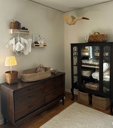 Nursery Dark Wood, Dark Wood Nursery, Brown Crib, Wooden Cribs, Nursery Room Furniture, Wood Nursery, Girl Nursery Room, Baby Inspiration, Nursery Baby Room