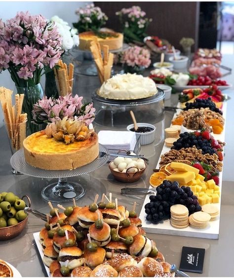 Coffe Breake Ideias, Mesa Coffee Break, Bruch Idea, Brunch Catering Ideas, Mesa Brunch, Coffee Break Ideas, Party Tips And Tricks, Decorações Com Comidas, Memories With Friends