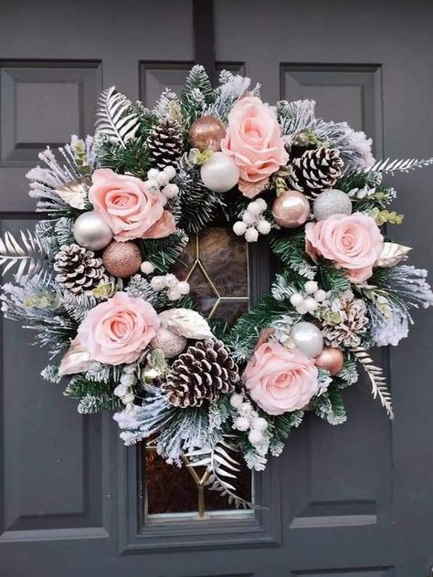 Blush Pink Christmas Decor, Christmas Floral Wreaths, Christmas Garland Pink, Pink Christmas Crafts, Christmas Pink Decorations, Blush Pink Christmas Decorations, Pink And White Christmas Decor, Pink Christmas Garland, Floral Christmas Decor