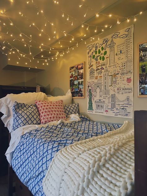 Multicolor Dorm Room, Dorm Theme Ideas, Beach Dorm Room Ideas, Colorful Dorm Room Ideas, Dorm Carpet, Dorm Room Colors, Dorm Lighting, College Dorm Room Inspiration, Dream Dorm Room