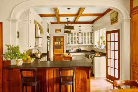 Erin Napier, Leather Granite, Cottage Style Kitchen, Cottage Kitchens, Kitchen Design Trends, Stunning Kitchens, Modern Farmhouse Kitchens, Cottage Kitchen, Décor Diy