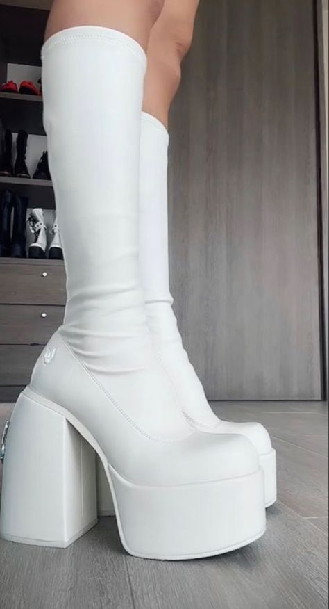 White Steve Madden, Back Yoga, Pretty Heels, Fashion Shoes Heels, Cute Shoes Heels, Steve Madden Boots, Fancy Shoes, Cute Heels, Girly Shoes