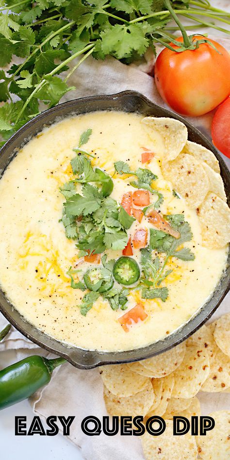 Cheesy queso dip in a cast iron skillet with jalapenos, tomatoes, cilantro and tortilla chips. Make Queso Dip, Queso Recipe Easy, Queso Dip Easy, Homemade Queso Dip, Easy Queso Dip, Queso Dip Crockpot, Queso Fresco Recipe, Easy Queso, Mexican Appetizer