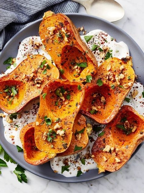 This roasted honeynut squash recipe is a healthy fall side dish! The sweet, creamy squash is delicious drizzled in a quick maple dressing. Roasted Honey Nut Squash Recipe, Honey Nut Squash Recipes, Honey Nut Squash Recipe, Honey Nut Squash, Roasted Honeynut Squash, Retreat Food, Creamy Squash, Winter Squash Varieties, Lemons Recipes