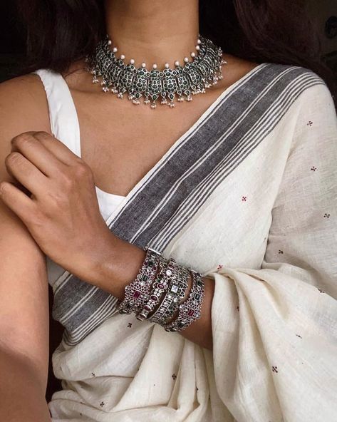 Oxidised Jewellery With Saree, Desi Fits, Saree Blouse Styles, Simple Saree Designs, Indian Sari Dress, Saree Jewellery, Cotton Saree Designs, Indian Saree Blouses Designs, Simple Sarees