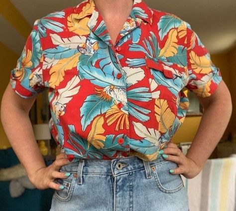 Tropical Shirt Outfit, Team Themes, Hawian Shirt, Vintage Outfits 80s, Witchy Wardrobe, Hawaiian Shirt Outfit, Funky Shirts, Tropical Outfit, Tropical Shirt