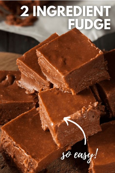 2 Ingredient Fudge is seriously the easiest dessert you can make this holiday season. This low-effort treat is great to make last minute. Million Dollar Fudge Recipe, Pies Chocolate, Farm Cooking, Chocolate Tarts, Old Fashioned Fudge, Lemon Tarts, Easy Christmas Candy Recipes, Easy Chocolate Fudge, Salted Caramels