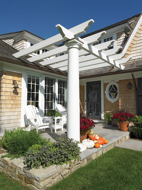 17 Inspirational Ways to Beautify Your Yard with Pergola Small Front Porches Designs, Front Porch Pergola, Front Porch Design Ideas, Veranda Design, Porch Design Ideas, Building A Porch, Patio Pergola, Front Porch Design, Pergola Design