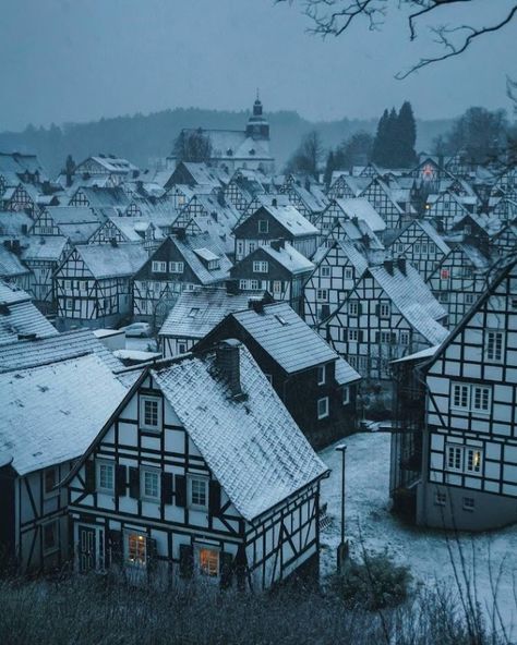 Vila Medieval, Digital Nomad Jobs, German Village, Medieval Town, Winter Aesthetic, Land Scape, The Snow, Fairy Tales, Beautiful Places