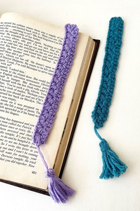 How to crochet a bookmark. Easy beginner crocheting pattern using simple stitches. Step by step photo tutorial. Free Crochet Bookmark Patterns, Free Crochet Bookmark, Crochet Bookmarks Free Patterns, Easy Crochet Bookmarks, Lace Bookmark, Marque-pages Au Crochet, Crochet Bookmark Pattern, Crochet Bookmark, Christmas Tree Charm