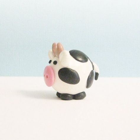 Clay Figures Animals, Cow Made Of Clay, How To Make A Cow Out Of Clay, Cute Clay Things Easy, Animals To Make Out Of Clay, Cow Clay Art, Cute Clay Animals Easy, Small Clay Animals Easy, Animals Made Out Of Clay