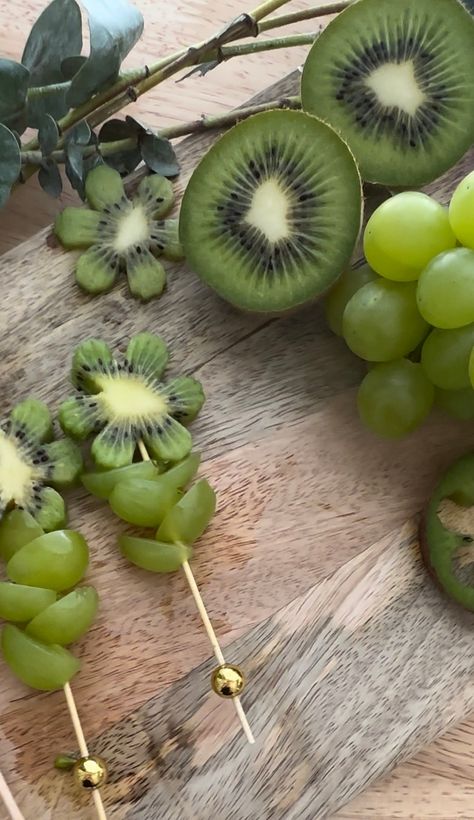 Kiwi-Inspired Charcuterie: Easy Food Display Ideas | Ozark Charcuterie | Add a pop of color and flavor to your charcuterie spread by mastering the art of styling kiwi. Explore a creative and easy-to-follow approach to decorating your graze table, perfect for parties, corporate events, and more. Charcuterie Easy, Food Display Ideas, Charcuterie Tables, Graze Table, Grape Flower, Charcuterie Food, Fall Charcuterie, Color Of The Week, Charcuterie Spread