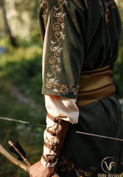 (228) Pinterest - Google Chrome Beleg Cuthalion, Elven Tunic, Renfaire Costume, Elven Archer, Ren Faire Outfits, Ren Faire Costume, Fair Outfits, Fest Outfits, Fantasy Costumes