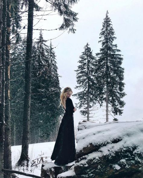 Winter Time Photoshoot Ideas, Snow Forest Photoshoot, Forest Winter Photoshoot, Winter Witch Photoshoot, Winter Solstice Photoshoot, Winter Dress Photoshoot, Winter Fairytale Photoshoot, Yule Photoshoot, Solstice Spells