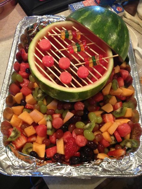 Watermelon Buffet Ideas, Fruit Skewers Party, Fruit Buffet, Fruit Platter Designs, Fruit Creations, Food L, Fresh Fruit Recipes, Grilled Fruit, Holiday Party Foods