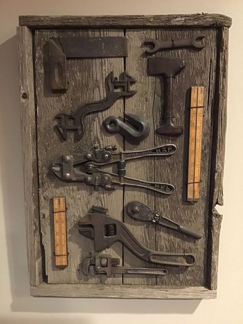 Display Old Tools, Old Tools Decor Ideas Wall, Vintage Tool Display, Antique Tools Display, Antique Tool Display, Old Tools Decor Ideas, Tool Display, Antique Hand Tools, Garage Art